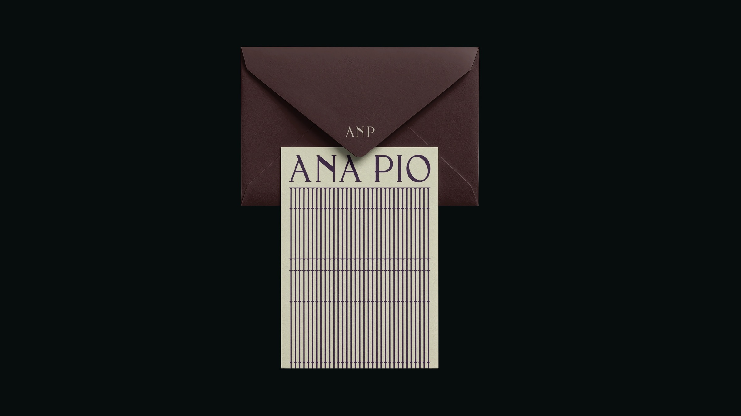 Envelope e papelaria da marca Ana Pio Arquitetura